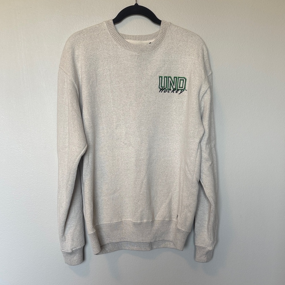 UND (University of North Dakota) CI Sport Hockey Crewneck in Cream